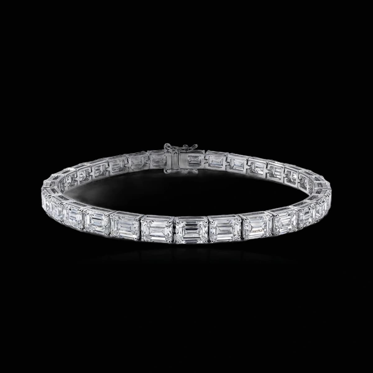 Emerald-cut diamond tennis bracelet