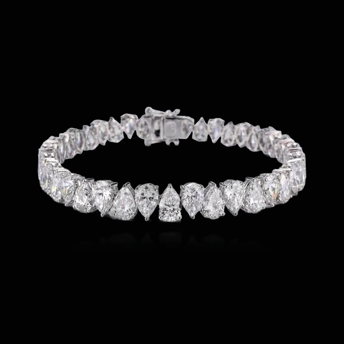 Pear-shaped diamond tennis bracelet