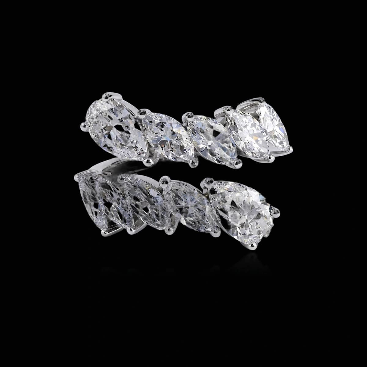 Помолвочное кольцо с бриллиантами огранки «Груша», 2,5 ct