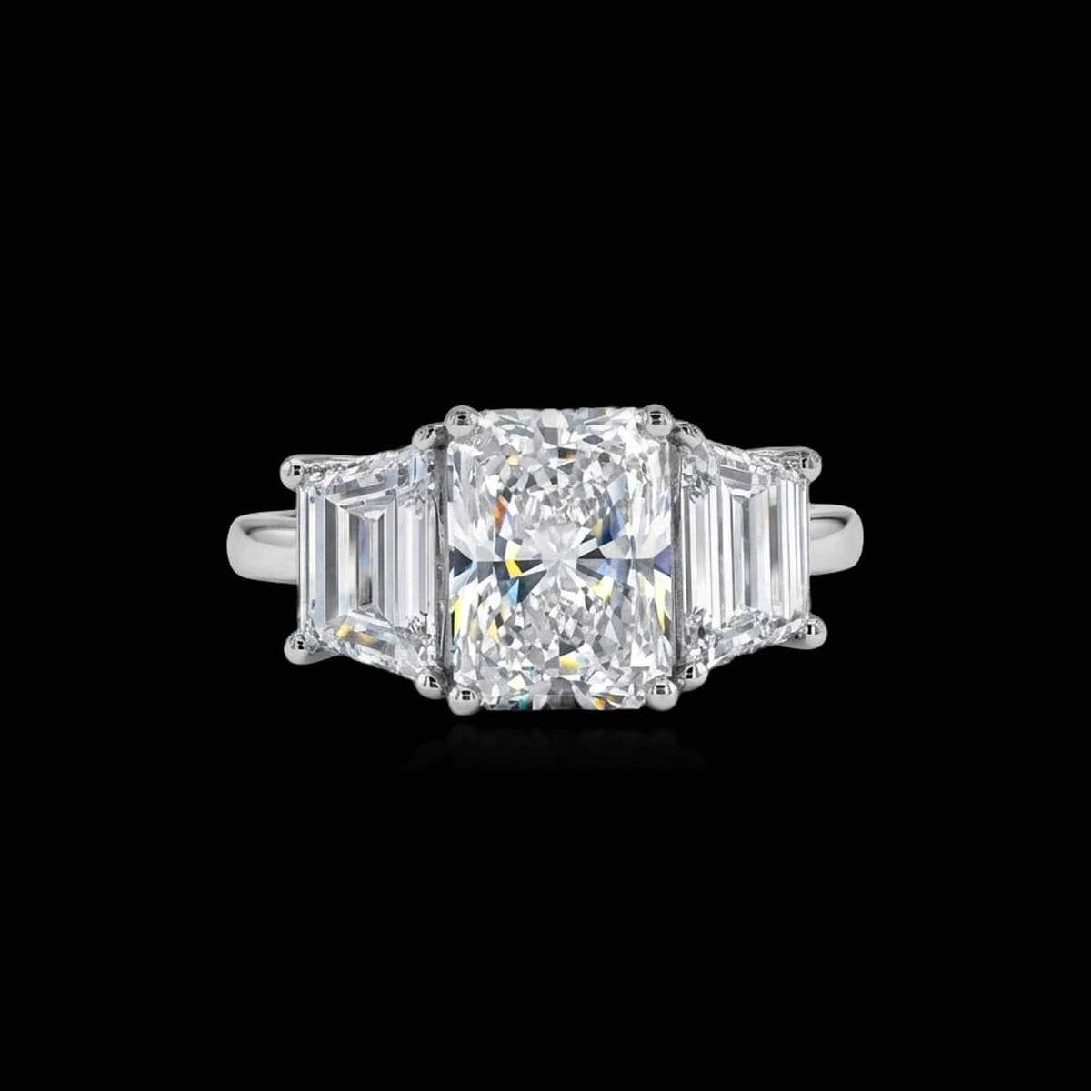 Кольцо с тремя бриллиантами огранки «Радиант», 4,2 ct
