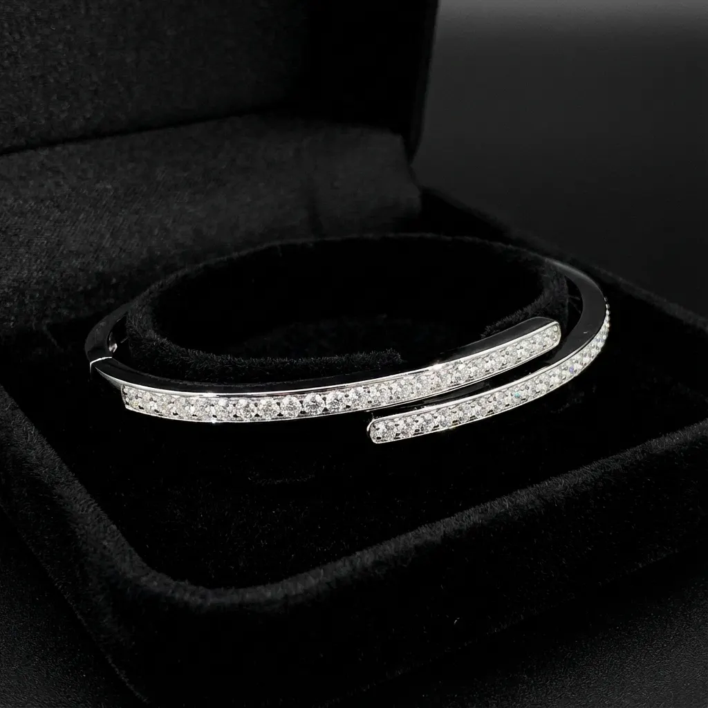 Создание украшения Жёсткий браслет с бриллиантами огранки «Круг», 1,8 ct