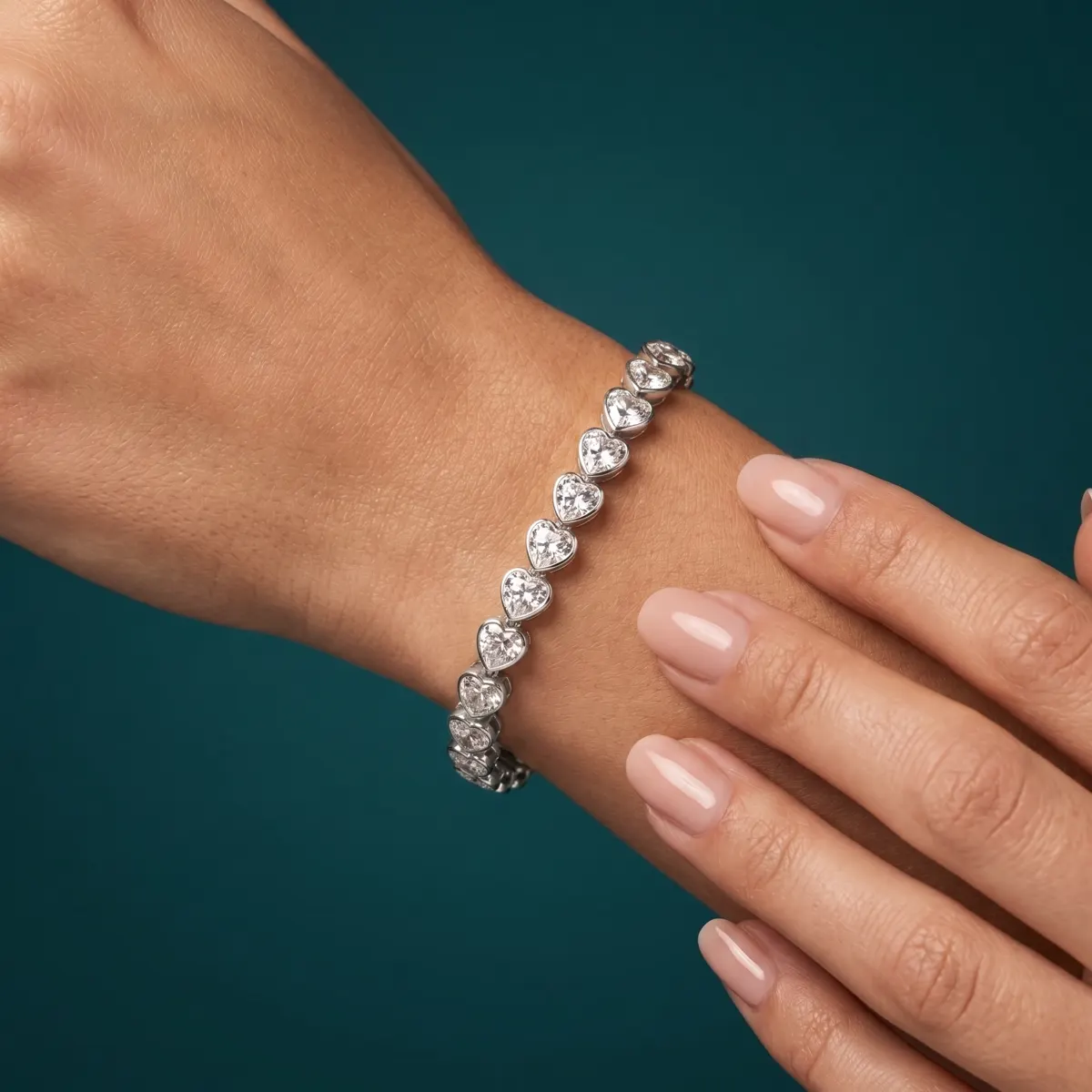 The craftsmanship behind Heart-shaped diamond tennis bracelet